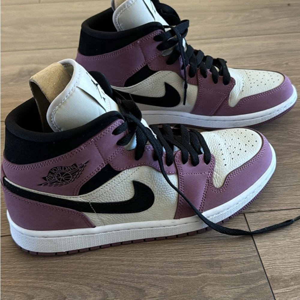 Jordan air 1 mid mulberry